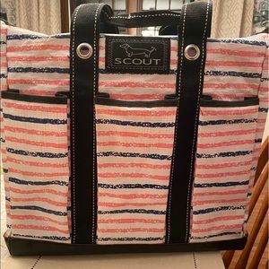 Scout 6 outside pocket tote